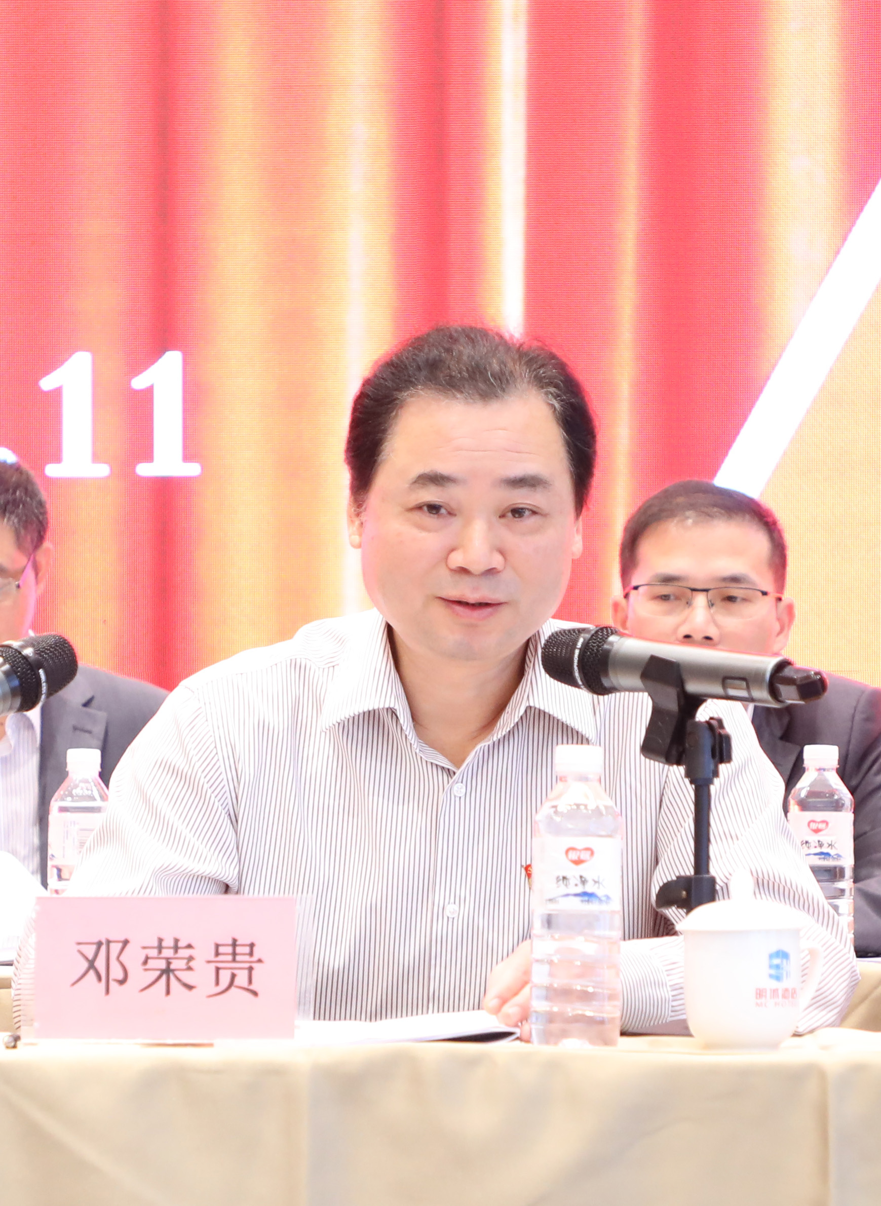 邓荣贵.jpg 邓荣贵.jpg