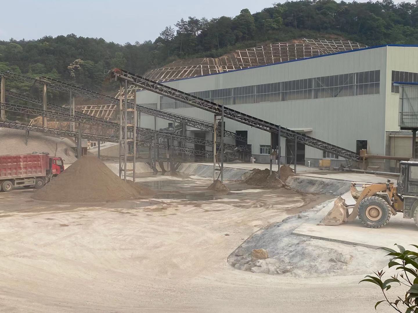 机制砂场地.jpg 机制砂场地.jpg